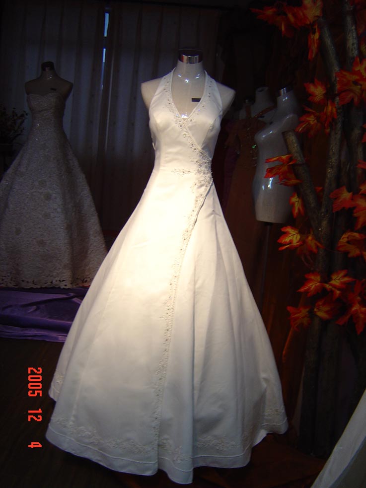 我想买套婚纱_明年3月婚,想买套婚纱和礼服(3)
