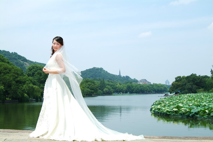 杭州买婚纱_杭州西湖图片