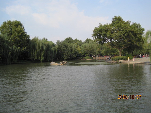 杭州之行--欣赏杭州西湖的秀美风光,感受桔子水