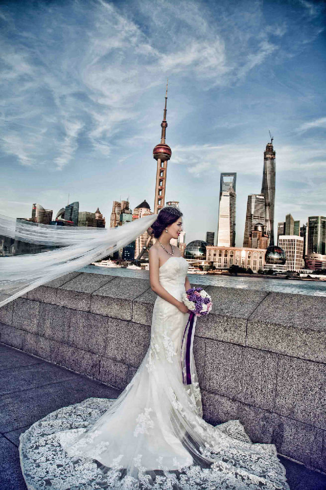 上海外滩婚纱照图片_上海外滩夜景婚纱照